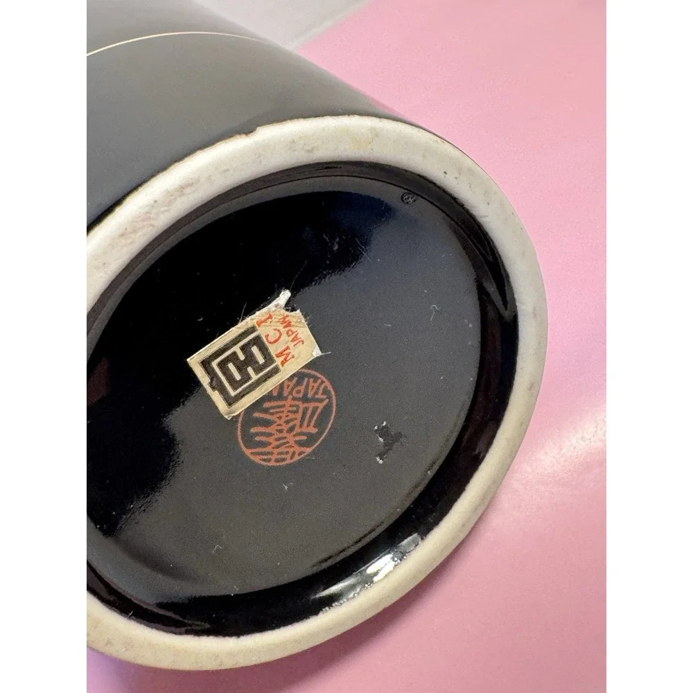 VTG Japanese  Vase Iris and Kingfisher Motif.  Black‎ Enamel Fast Shipping